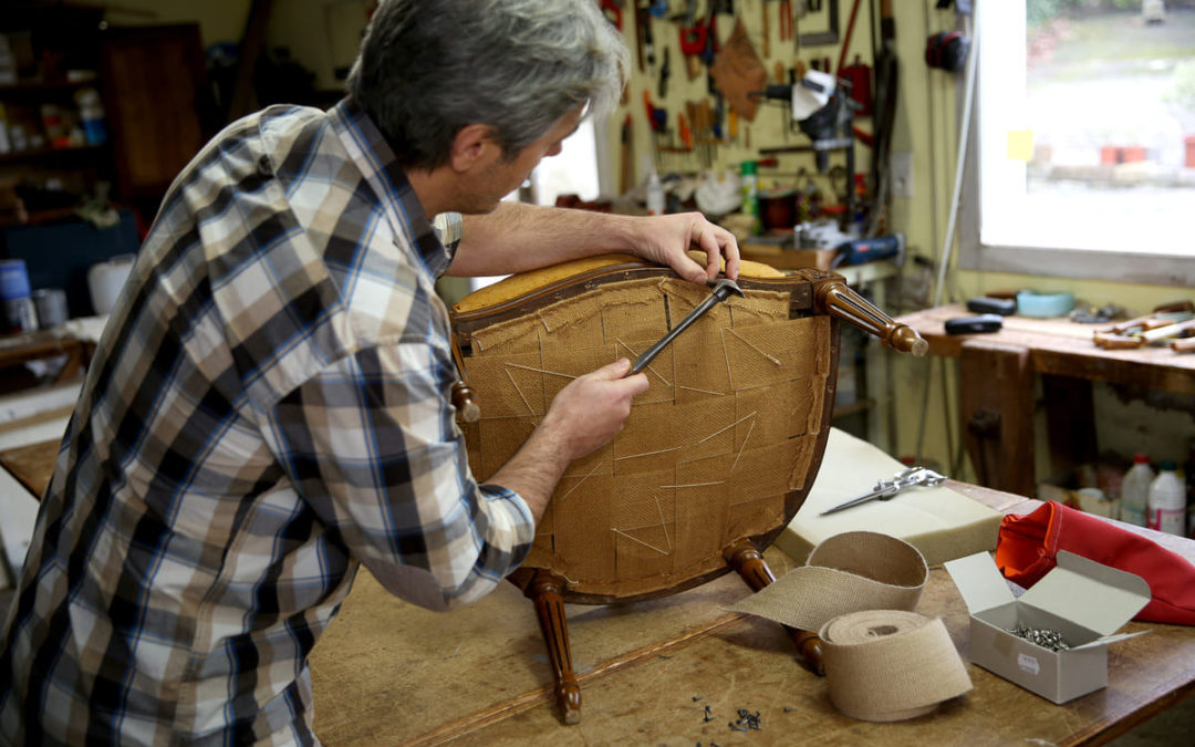 Modernisation d’un Meuble par un Artisan Tapissier : Allier Innovation et Tradition