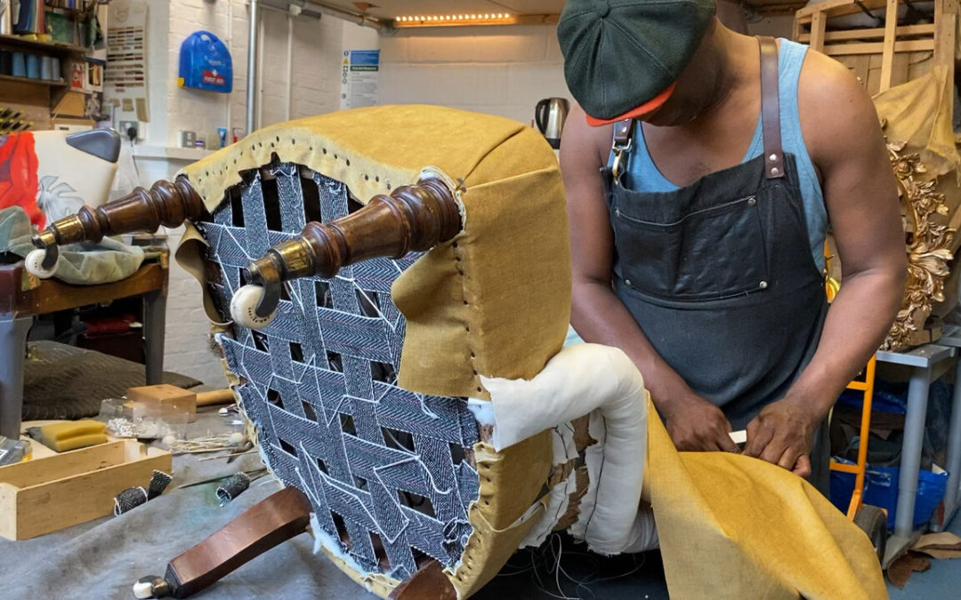 L’Importance des Compétences d’un Artisan Tapissier dans le Maintien de la Qualité et du Confort des Meubles